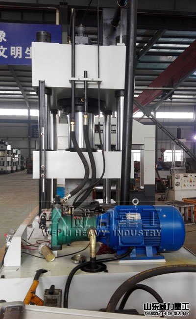 315噸四柱萬能油壓機生產(chǎn)車間真實拍攝