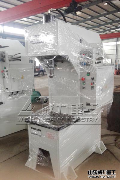 20噸單柱油壓機生產(chǎn)廠家實景拍攝