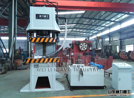 500噸單柱油壓機(jī)生產(chǎn)車間