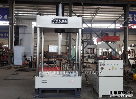 125噸兩梁四柱油壓機(jī)生產(chǎn)廠家