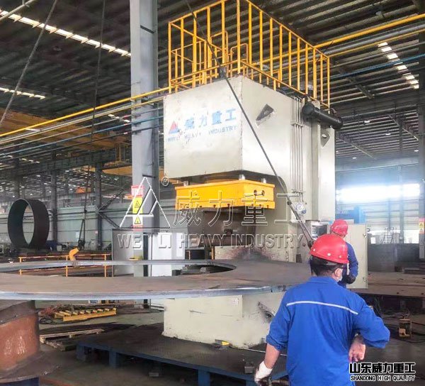 500噸單臂油壓機(jī)客戶(hù)使用現(xiàn)場(chǎng)