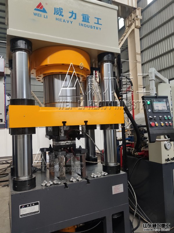 500噸汽車零部件熱擠壓油壓機(jī)